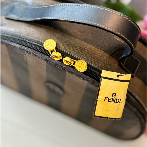 CUSTOMER APPRECIATION GIFT 💝 Vintage Fendi Cosmetic Case - Picture 2 of 13